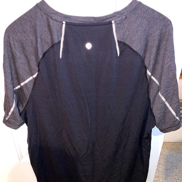 Lululemon T-shirt Medium - Picture 1 of 4